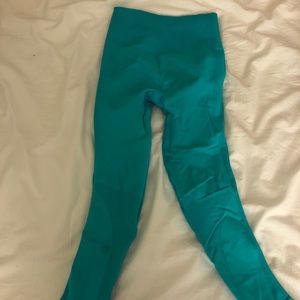 3/4 cropped teal lululemon leggings
